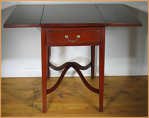 A VERY FINE AMERICAN PEMBROKE TABLE