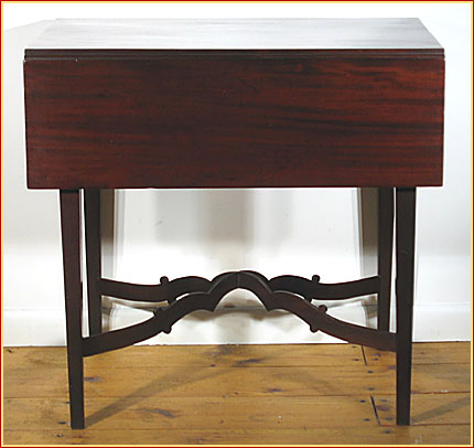 A VERY FINE AMERICAN PEMBROKE TABLE