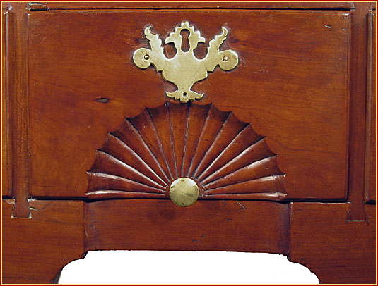 A VERY FINE, RARE AMERICAN QUEEN ANNE CHERRY DRESSING TABLE